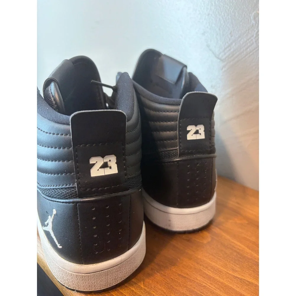 Jordan B. Fly Black White Basketball Shoes 886312-010 Mens 8.5 Mid Top Sneaker